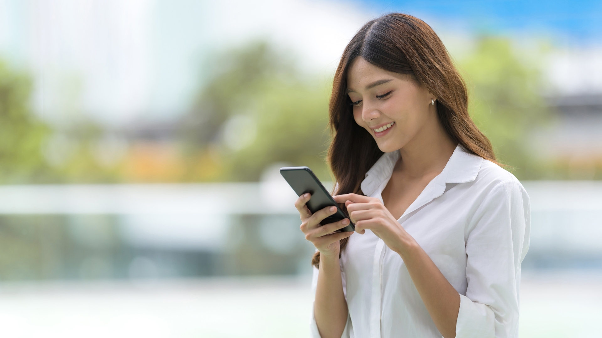 Ciudadanos registrándose a una red de campaña desde el celular